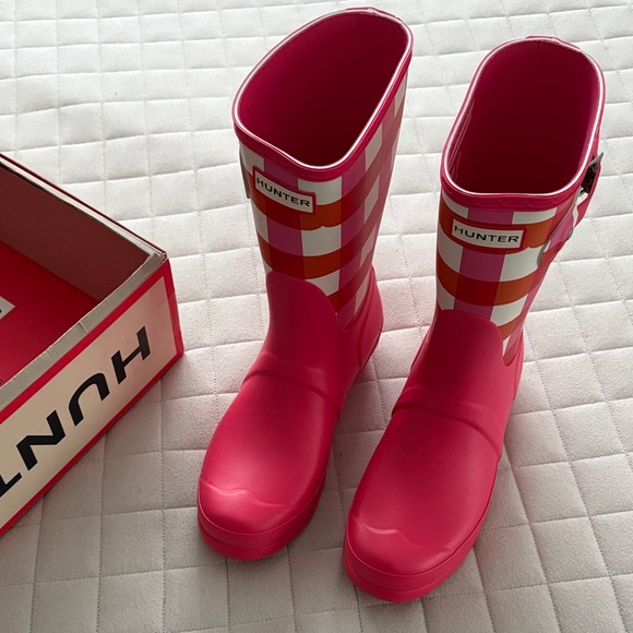 Hunter Women’s Pink and Orange Patterned Rainboots - Picture 2 of 9